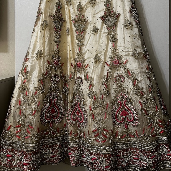 Beautiful wedding dress heavily embellished with crystal stones. Worn once. - Picture 3 of 6